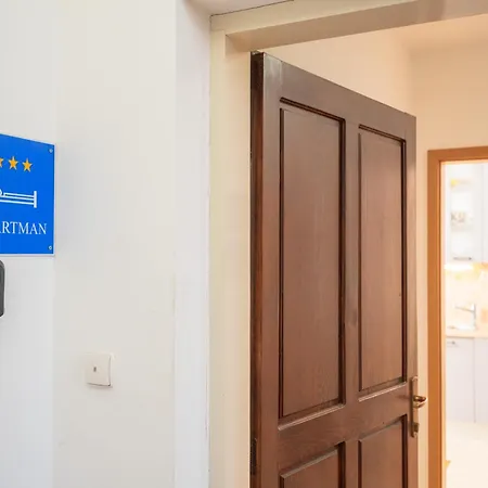 Апартаменти Sea View With Free Parking