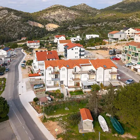 Sea View With Free Parking Apartment *